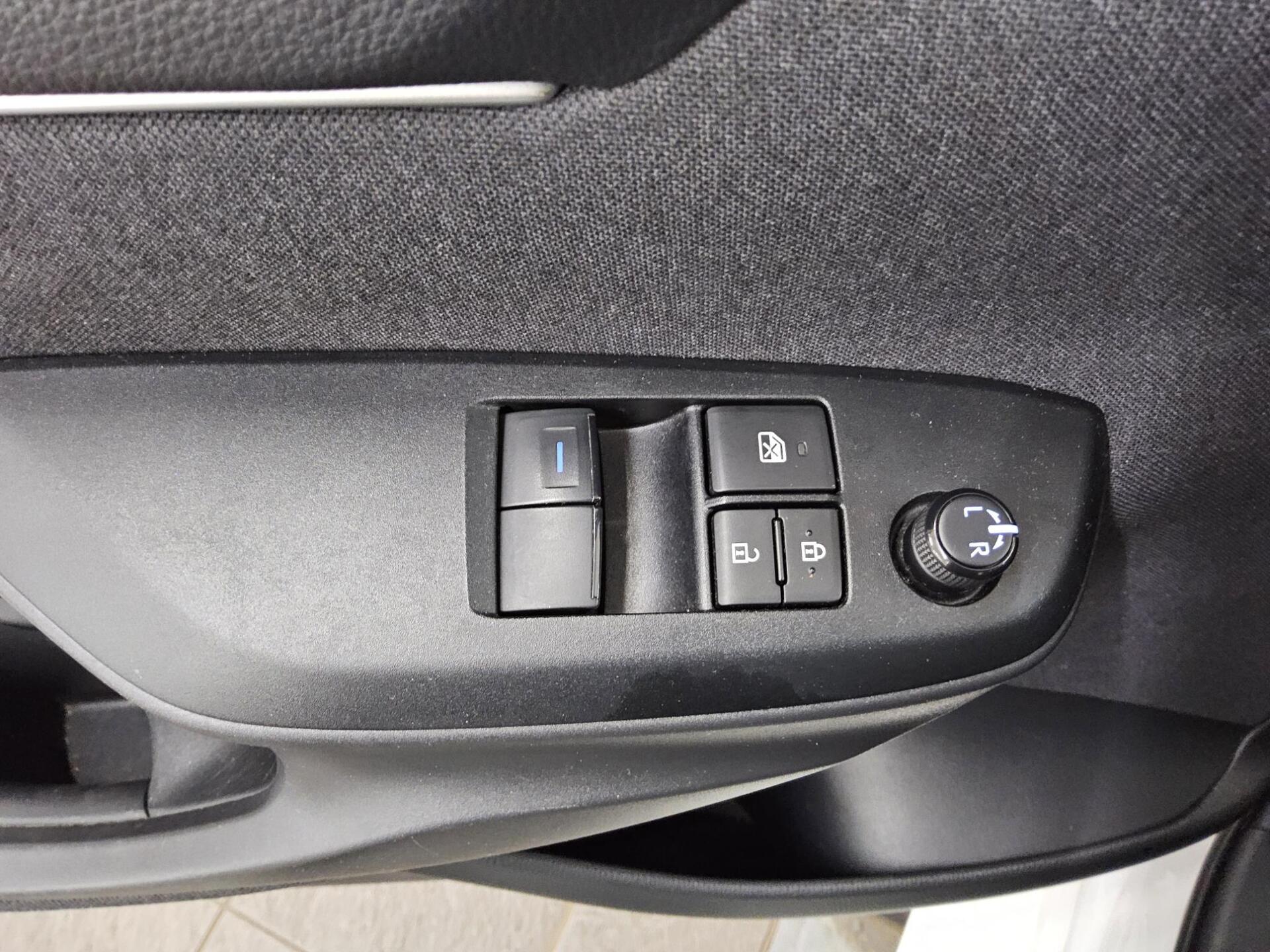 Toyota Yaris 1.0 RFK Klima 9