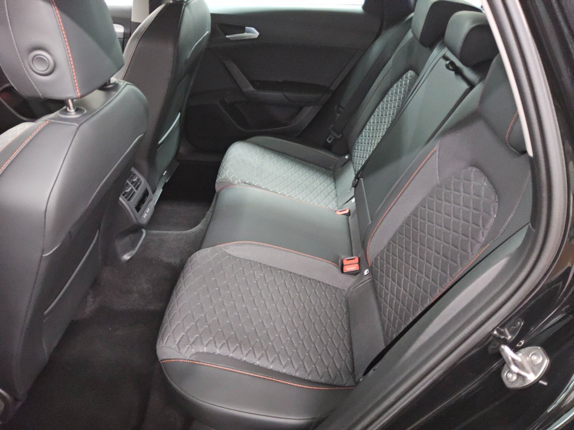 Seat Leon ST 1.4 e-HYBRID FR-Line Navi LED ACC AHK 13