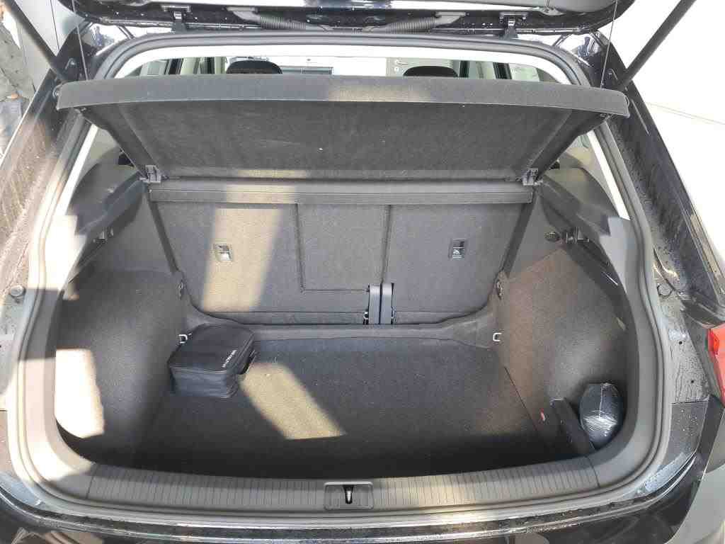 Volkswagen Tiguan 2.0 TDI Life NAVI RFK LED ACC AHK 10