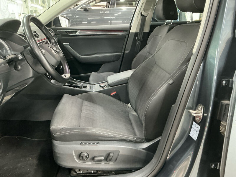 Skoda Superb Kombi 2.0 TDI Style CARPLAY ANDROID KLIMAAUT SHZ PDC 6