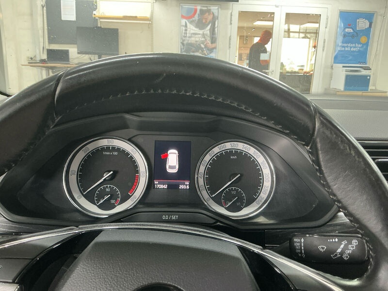 Skoda Superb Kombi 2.0 TDI Style CARPLAY ANDROID KLIMAAUT SHZ PDC 9