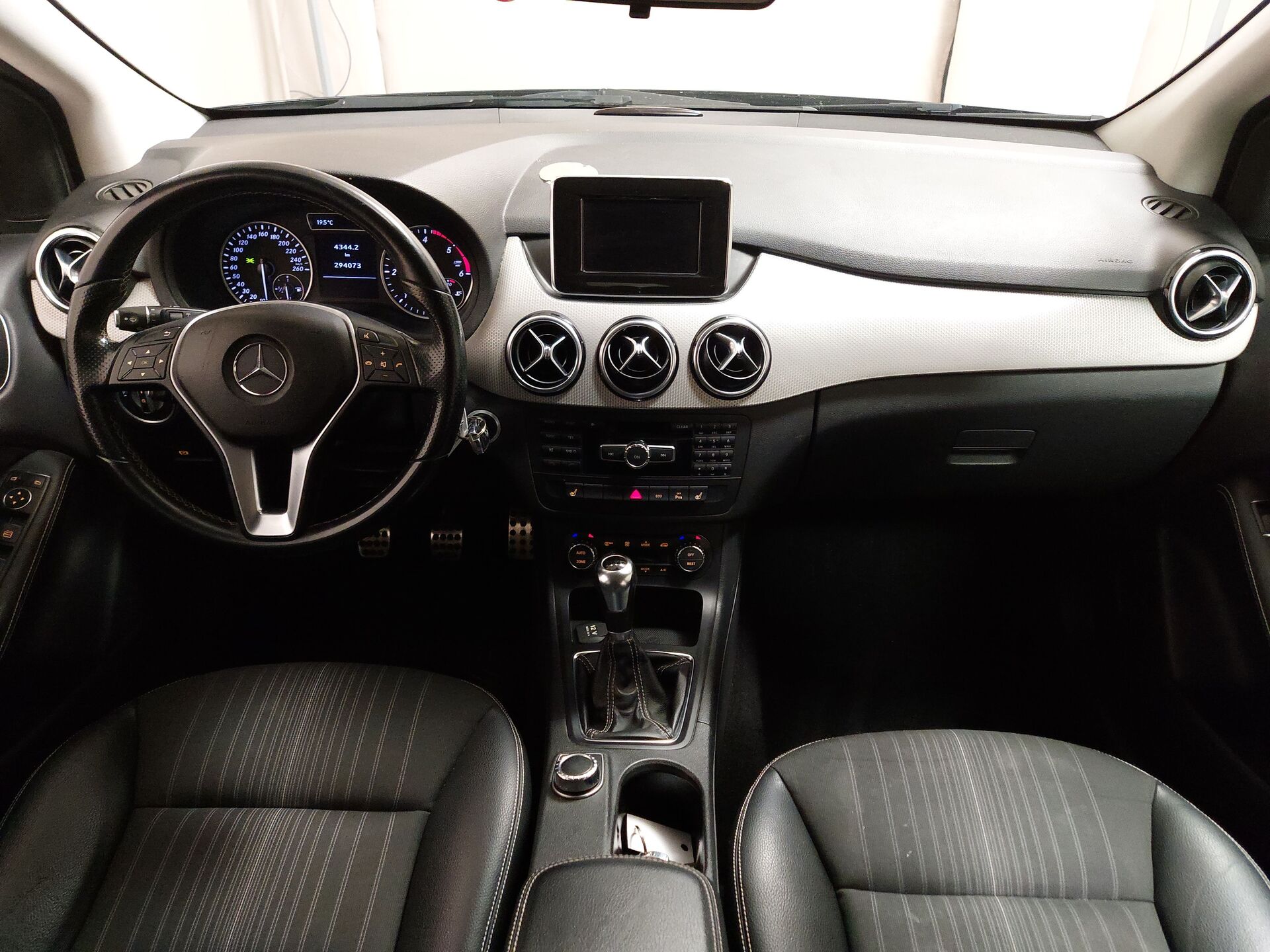 Mercedes-Benz MB B 200 d T-Leder Xenon Shz RFK 12