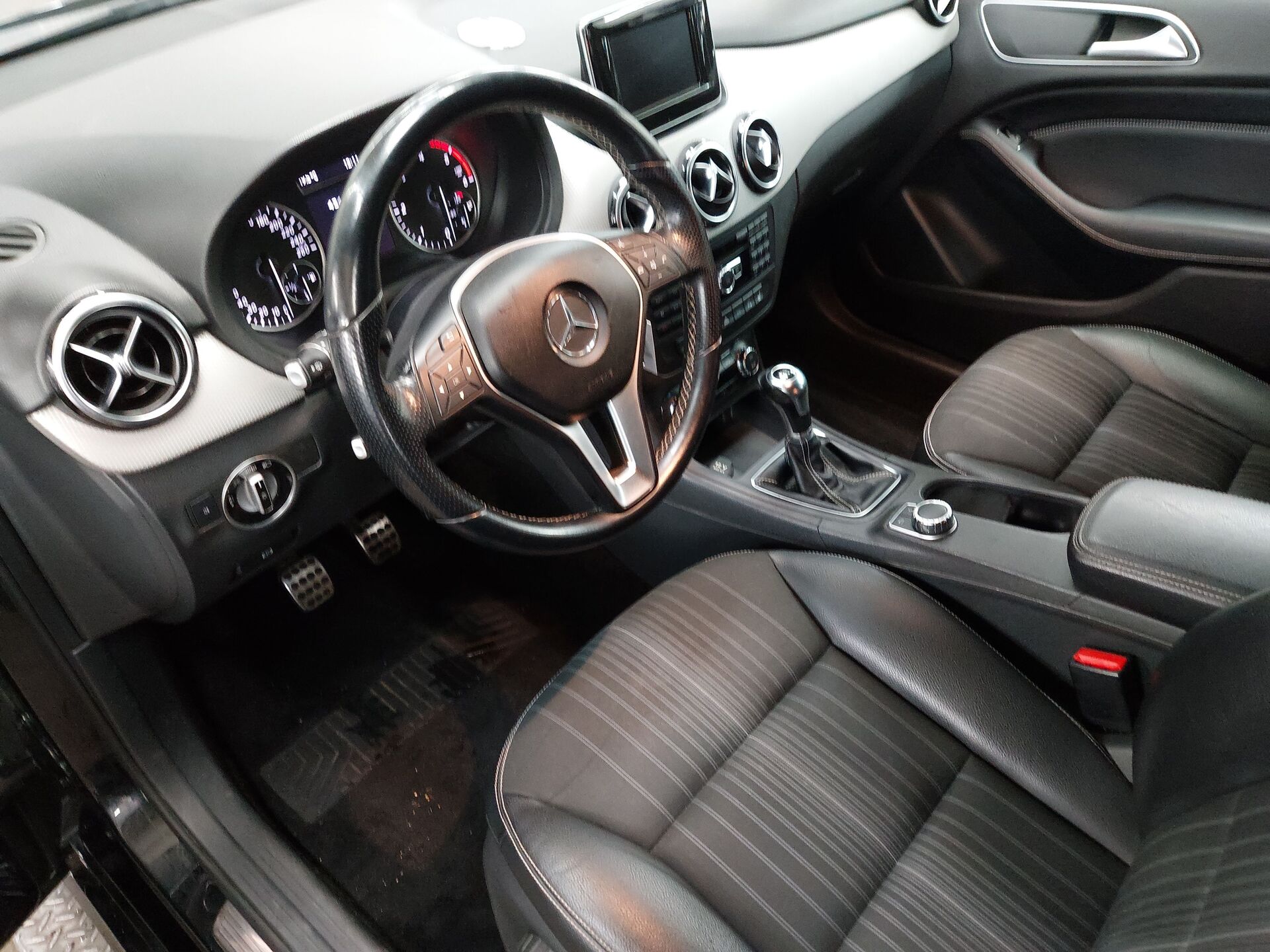 Mercedes-Benz MB B 200 d T-Leder Xenon Shz RFK 8