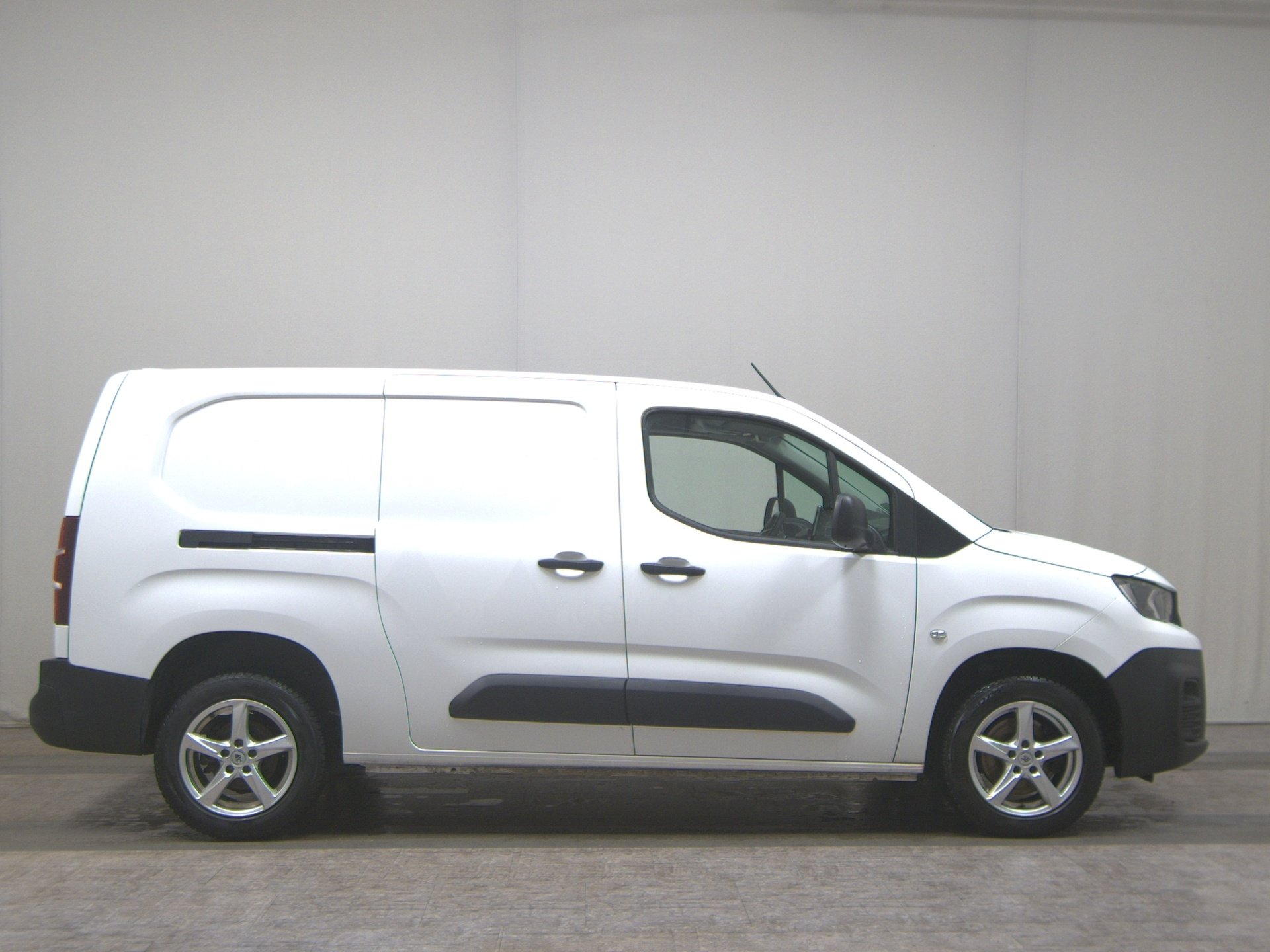 Peugeot Partner L2 1.5 BlueHDI 3-Sitze Navi PDC Tempomat