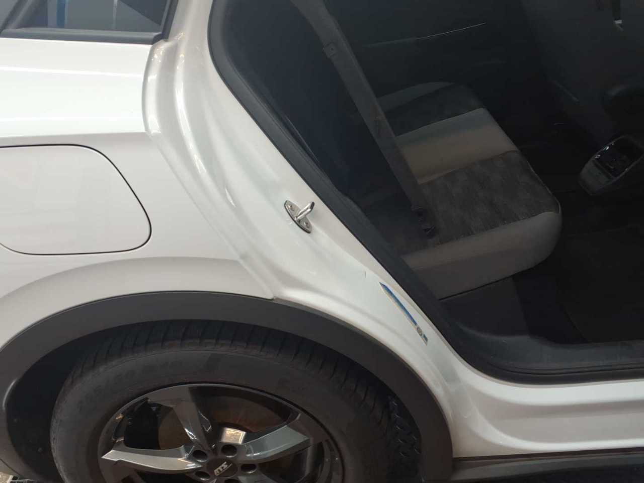 Volkswagen ID.4 Pro Performance NAVI LED PANO HuD AHK 9