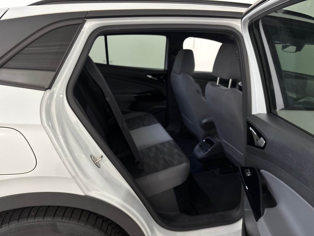 Volkswagen ID.4 Pro Performance NAVI LED PANO HuD AHK 8