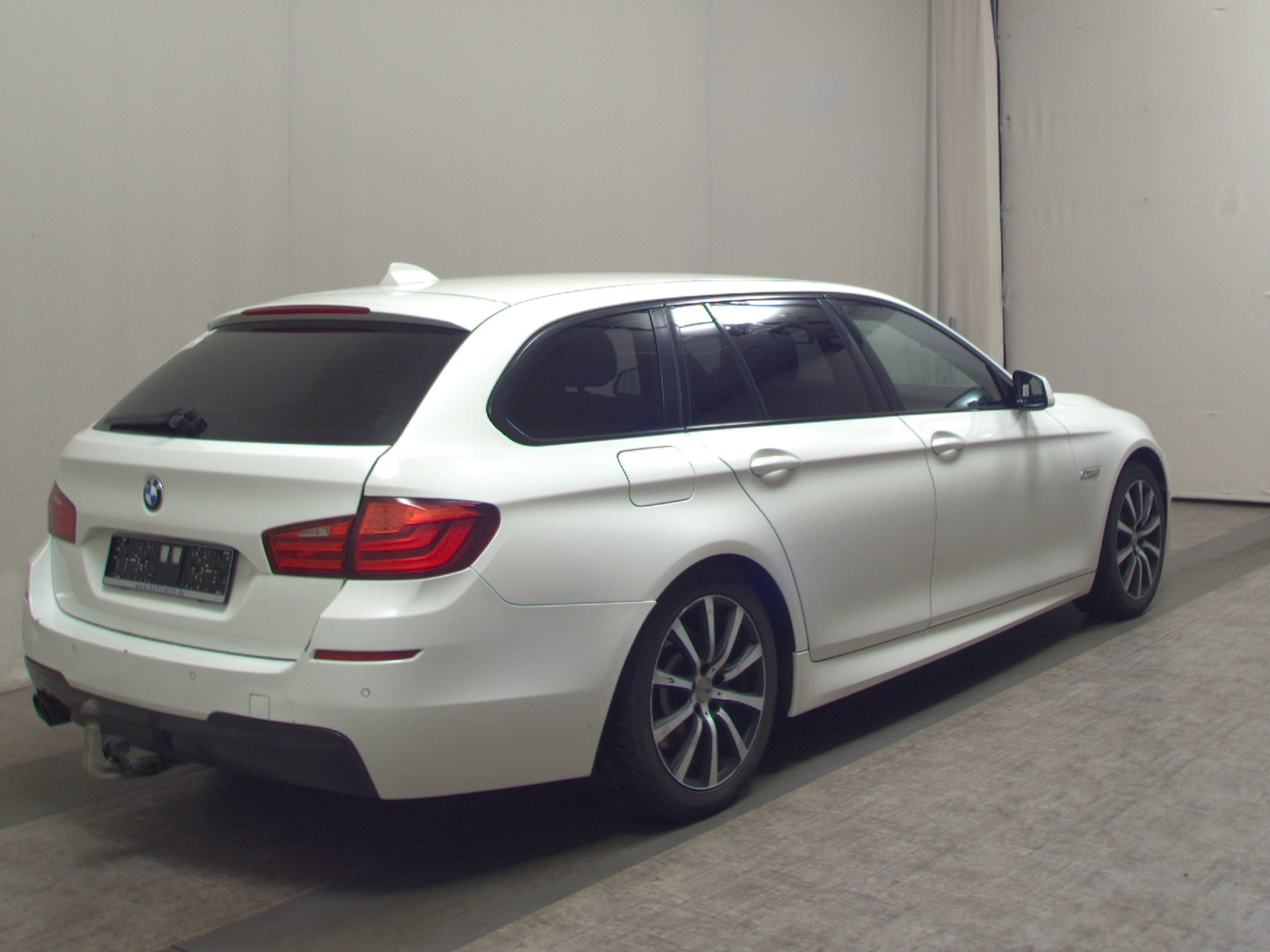 BMW 520dA Touring M-Sport Xenon HiFi AHK HU 03/28 4