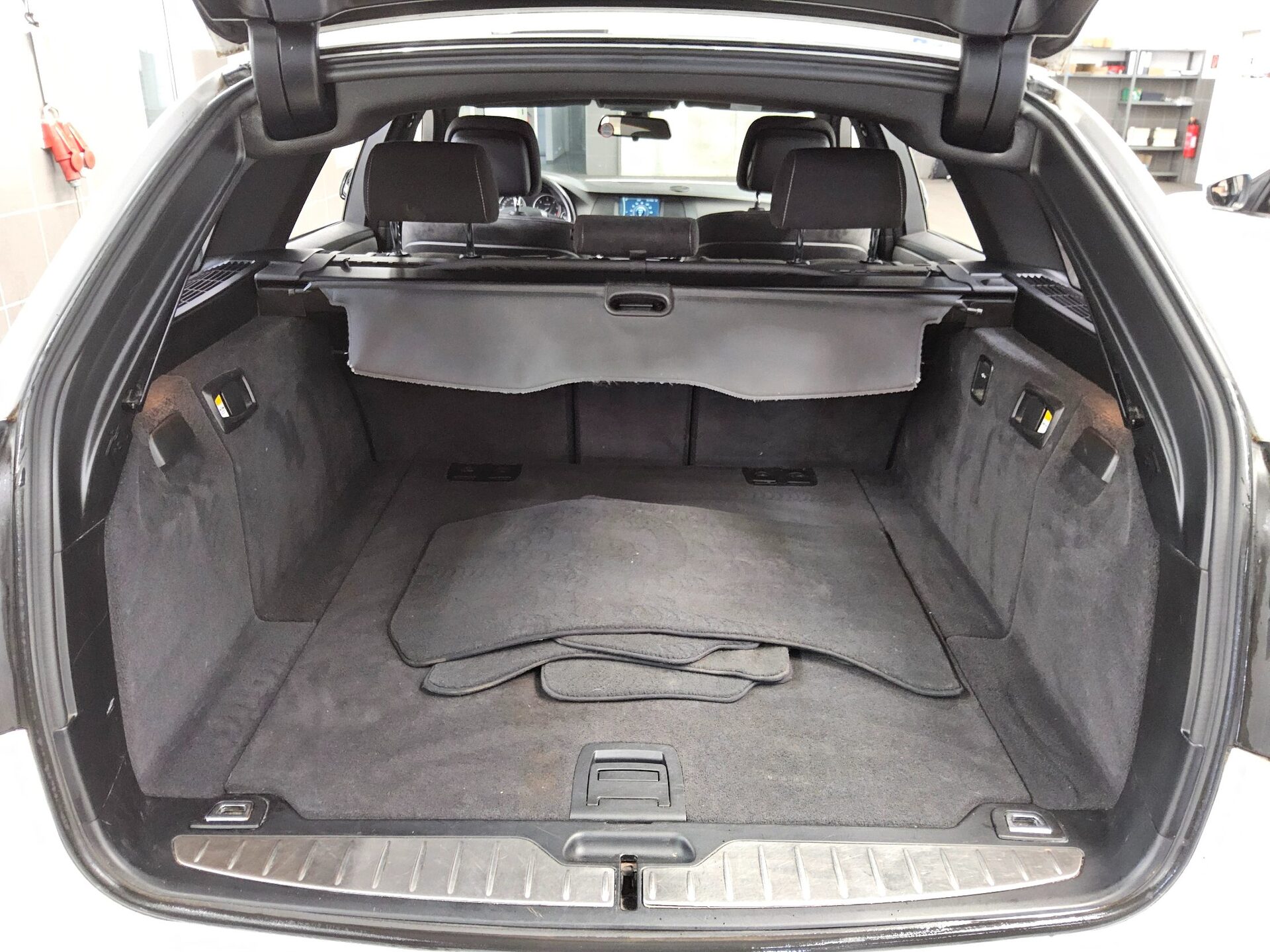 BMW 520dA Touring M-Sport Xenon HiFi AHK HU 03/28 11