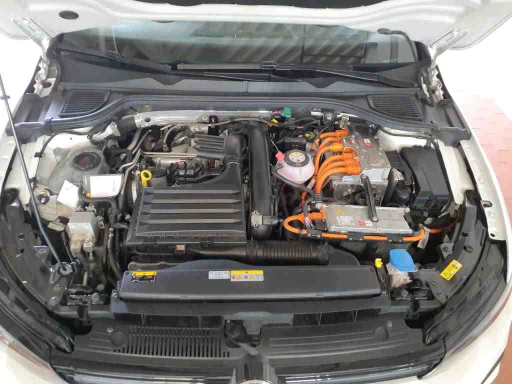 Volkswagen Golf-8 GTE 1.4 TSI NAVI KLIMAAUT SHZ RFK LED 11