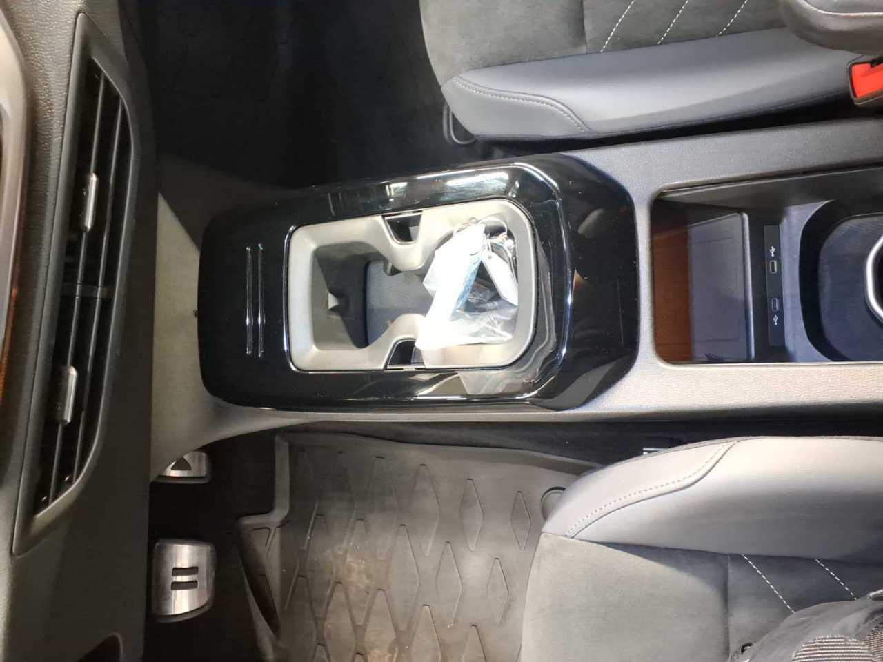Volkswagen ID.4 Pro Performance T-LEDER NAVI SHZ RFK ACC 9