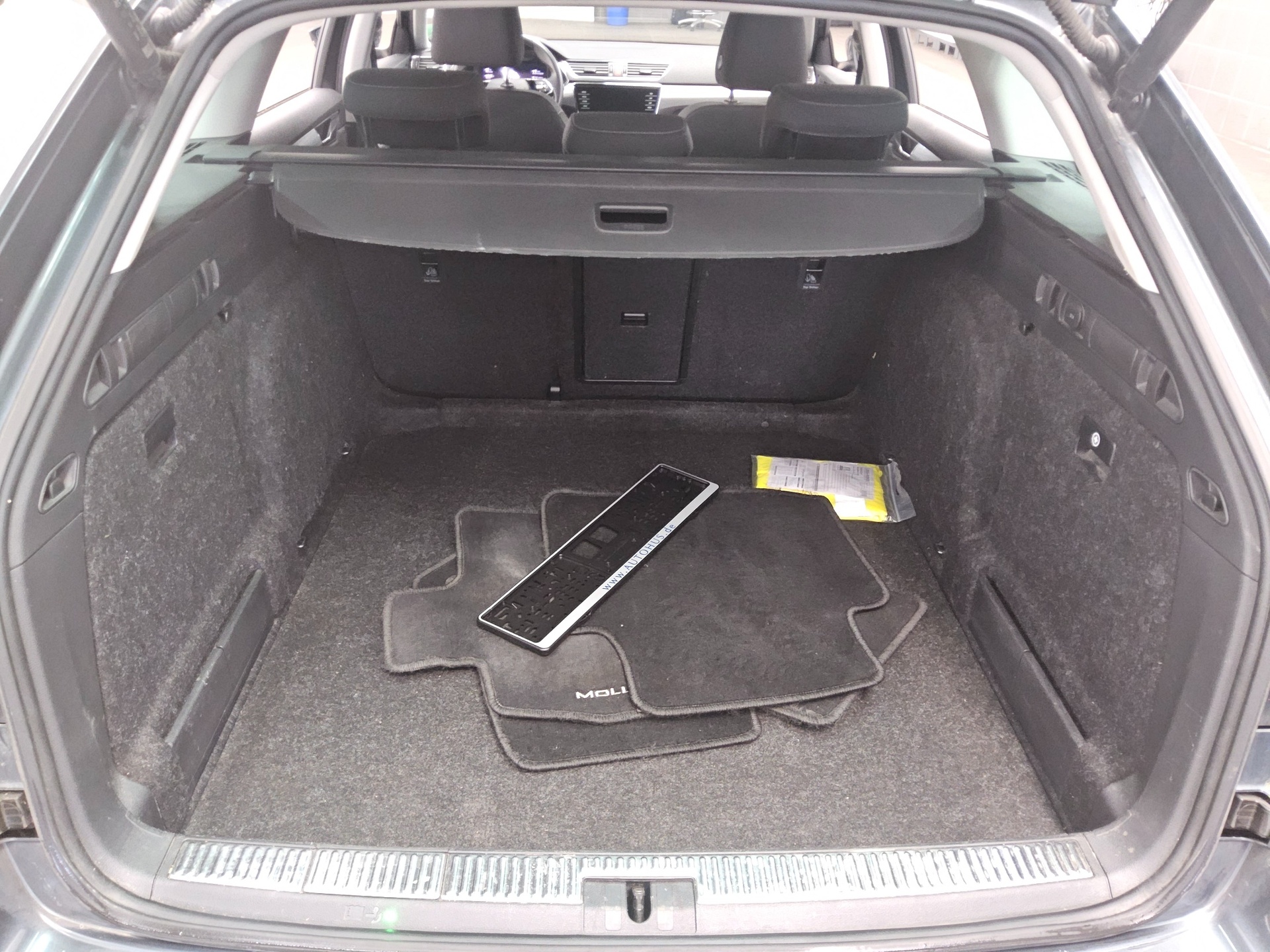 Skoda Superb Kombi 2.0 TDI Ambition Navi LED Virtual AHK ACC 12