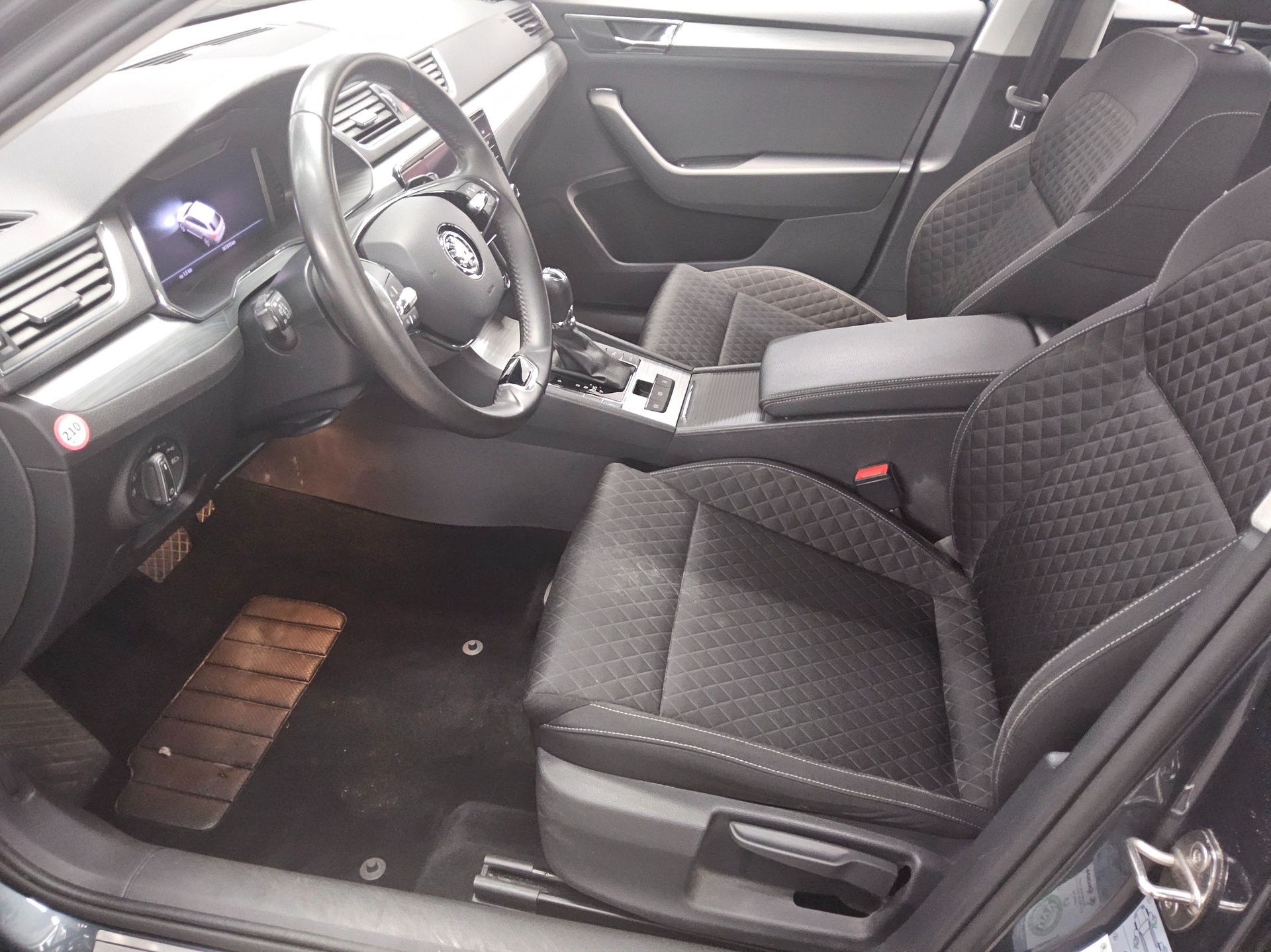Skoda Superb Kombi 2.0 TDI Ambition Navi LED Virtual AHK ACC 9