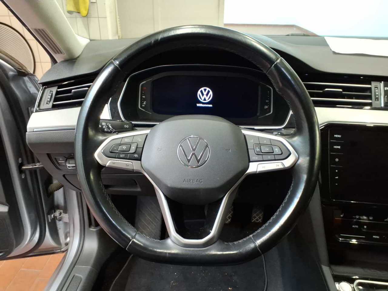 Volkswagen Passat Variant 2.0 TDI Business NAVI LED AID SHZ RFK 10