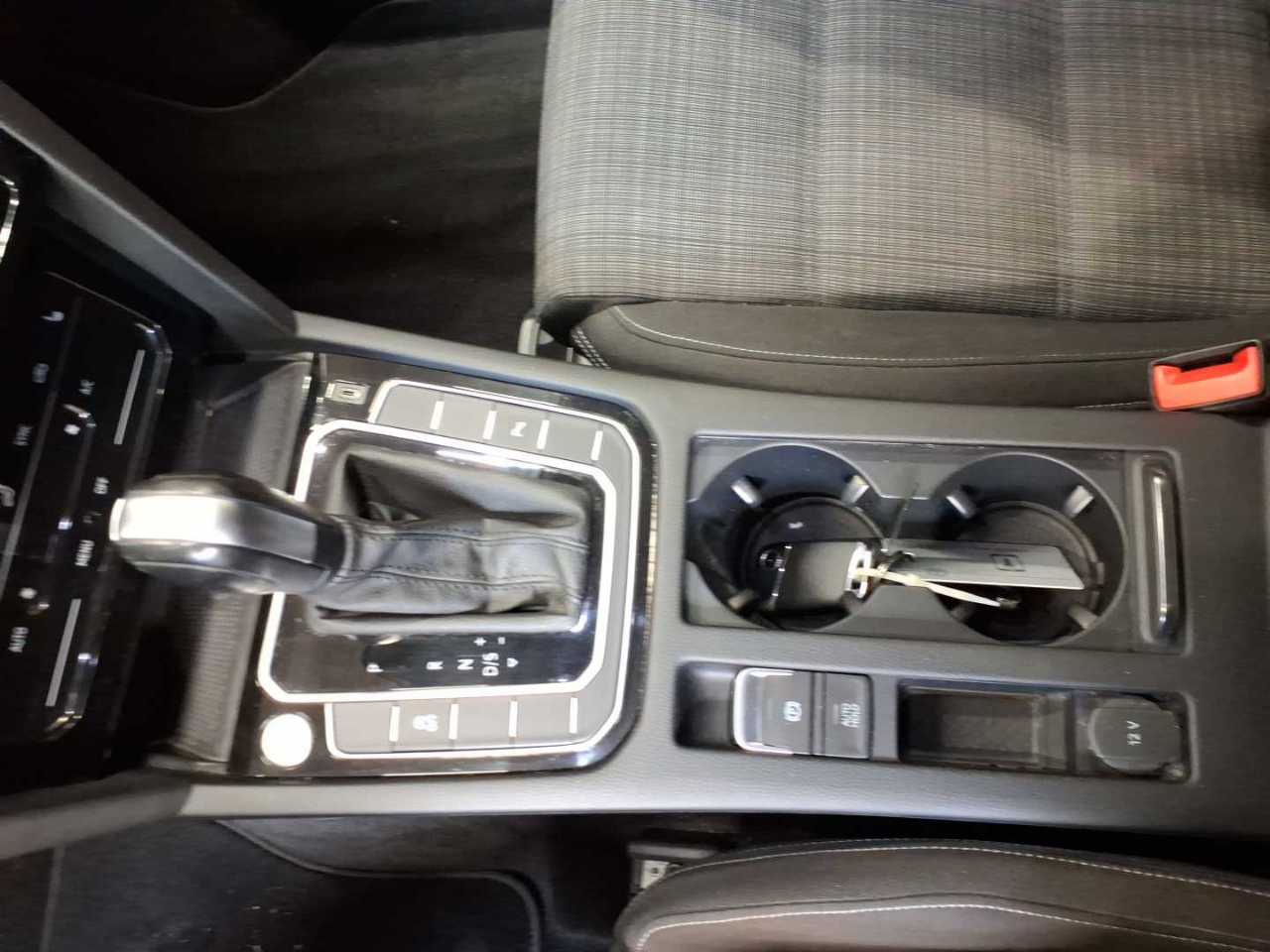 Volkswagen Passat Variant 2.0 TDI Business NAVI LED AID SHZ RFK 11