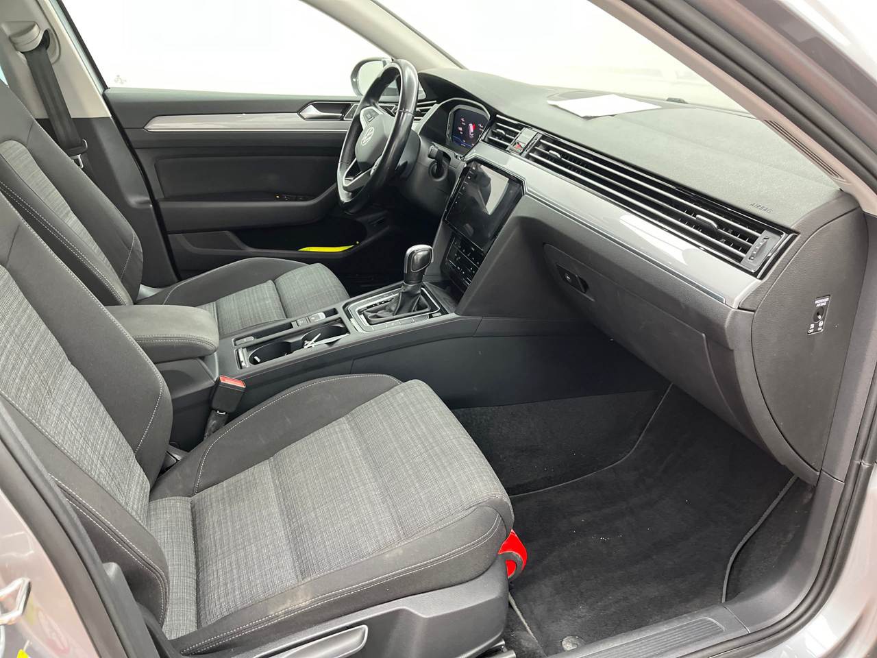 Volkswagen Passat Variant 2.0 TDI Business NAVI LED AID SHZ RFK 6