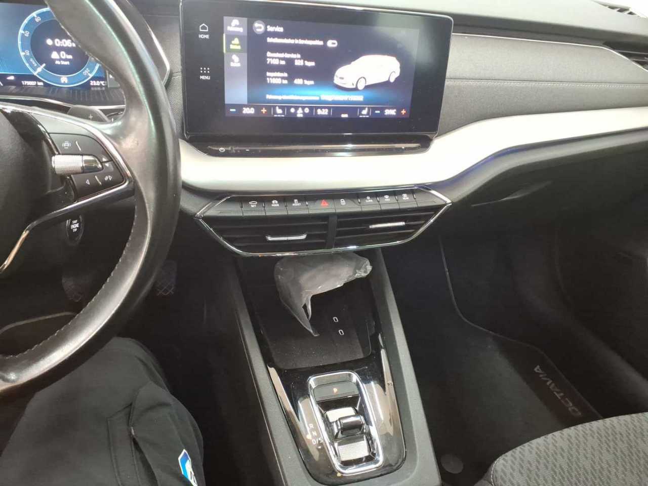 Skoda Octavia Kombi 2.0 TDI Style NAVI VIRTUAL SHZ PDC LED 9