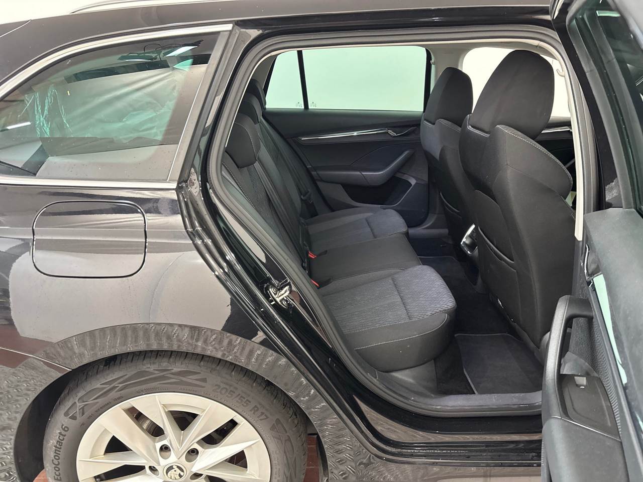 Skoda Octavia Kombi 2.0 TDI Style NAVI VIRTUAL SHZ PDC LED 7