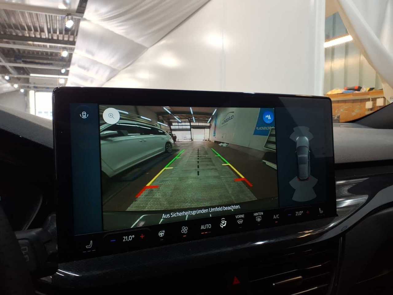 Ford Focus Turnier 1.5 EB ST-Line X NAVI SHZ RFK ACC LED 11