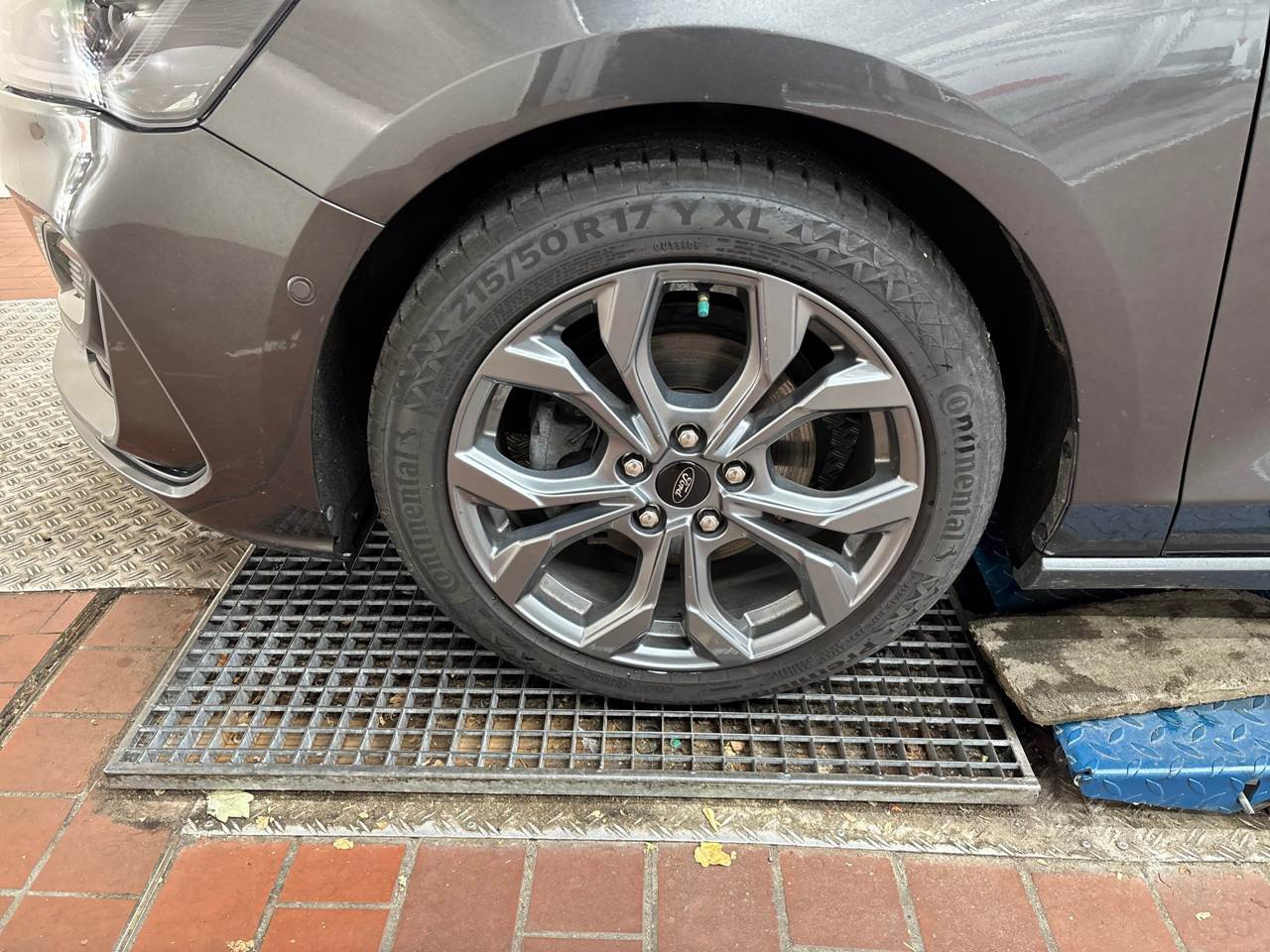 Ford Focus Turnier 1.5 EB ST-Line X NAVI SHZ RFK ACC LED 12