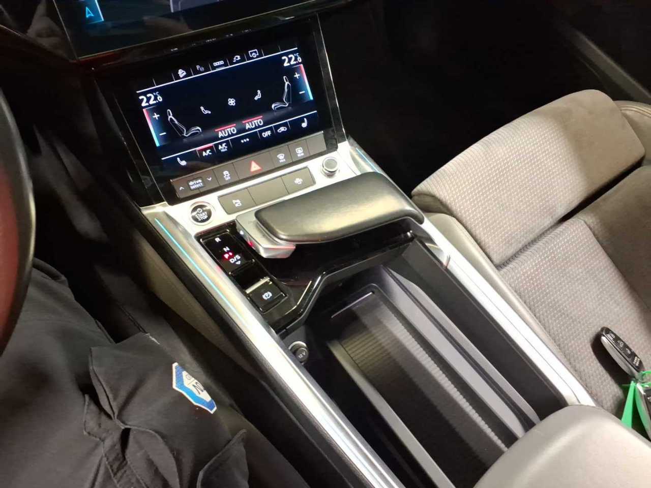 Audi e-tron 55 Qu. S-Line NAVI T-LEDER VIRTUAL SHZ RFK 7