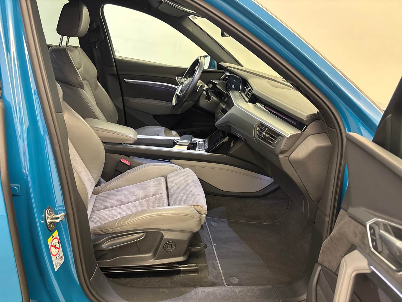 Audi e-tron 55 Qu. S-Line NAVI T-LEDER VIRTUAL SHZ RFK 4