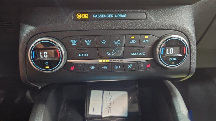 Ford Focus Turnier 2.0 EB Cool&Connect Navi LED Shz PDC AHK 10