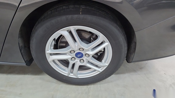 Ford Focus Turnier 2.0 EB Cool&Connect Navi LED Shz PDC AHK 12