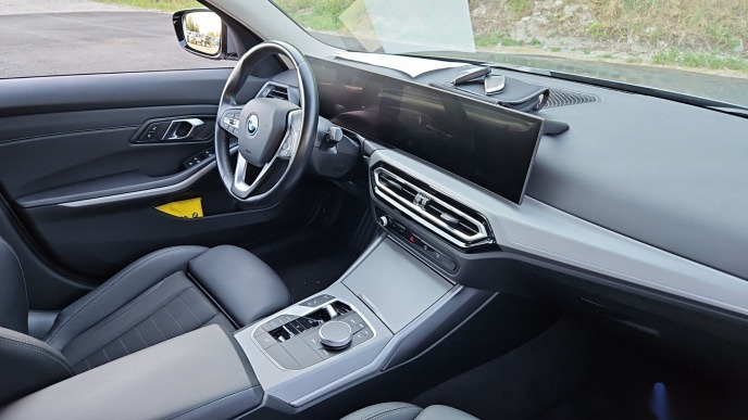 BMW 330e Touring SHZ PDC LED ACC 6
