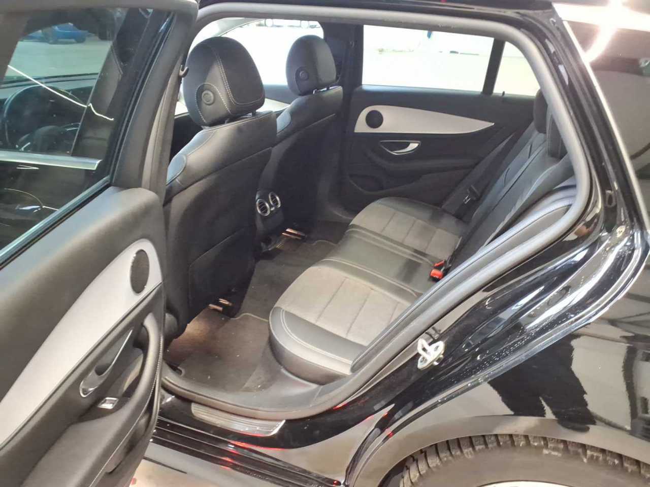 Mercedes-Benz E 300 d 4M AMG-Line NAVI LED SHZ RFK 9