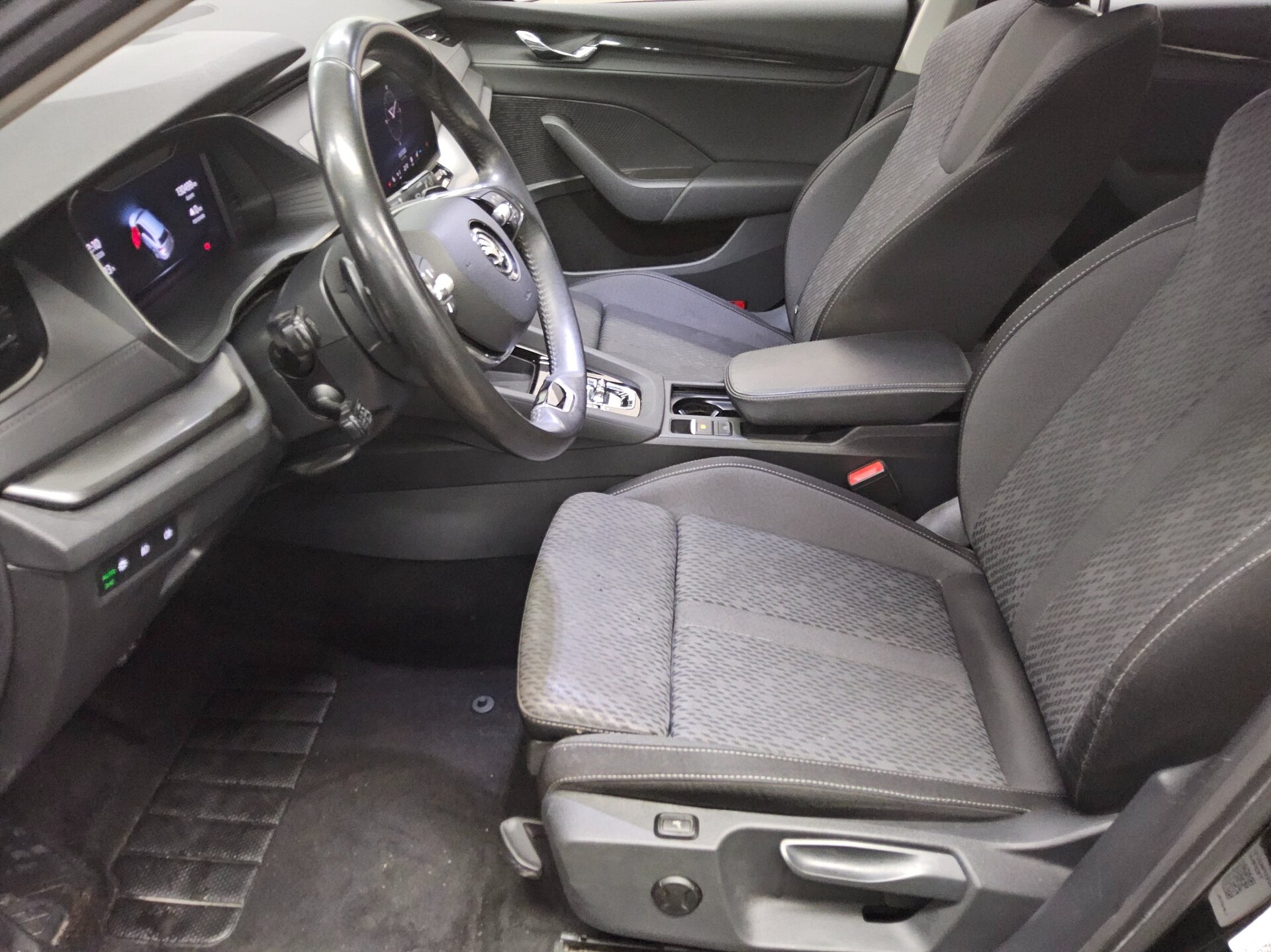 Skoda Octavia Kombi 2.0 TDI Ambition Navi LED vc ACC 9