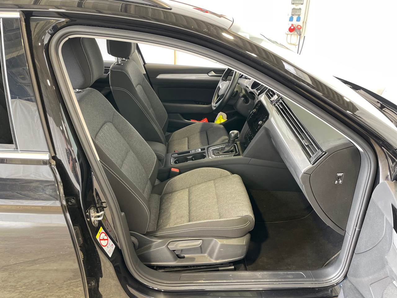 Volkswagen Passat Variant 2.0 TDI Business NAVI LED SHZ AHK RFK 6