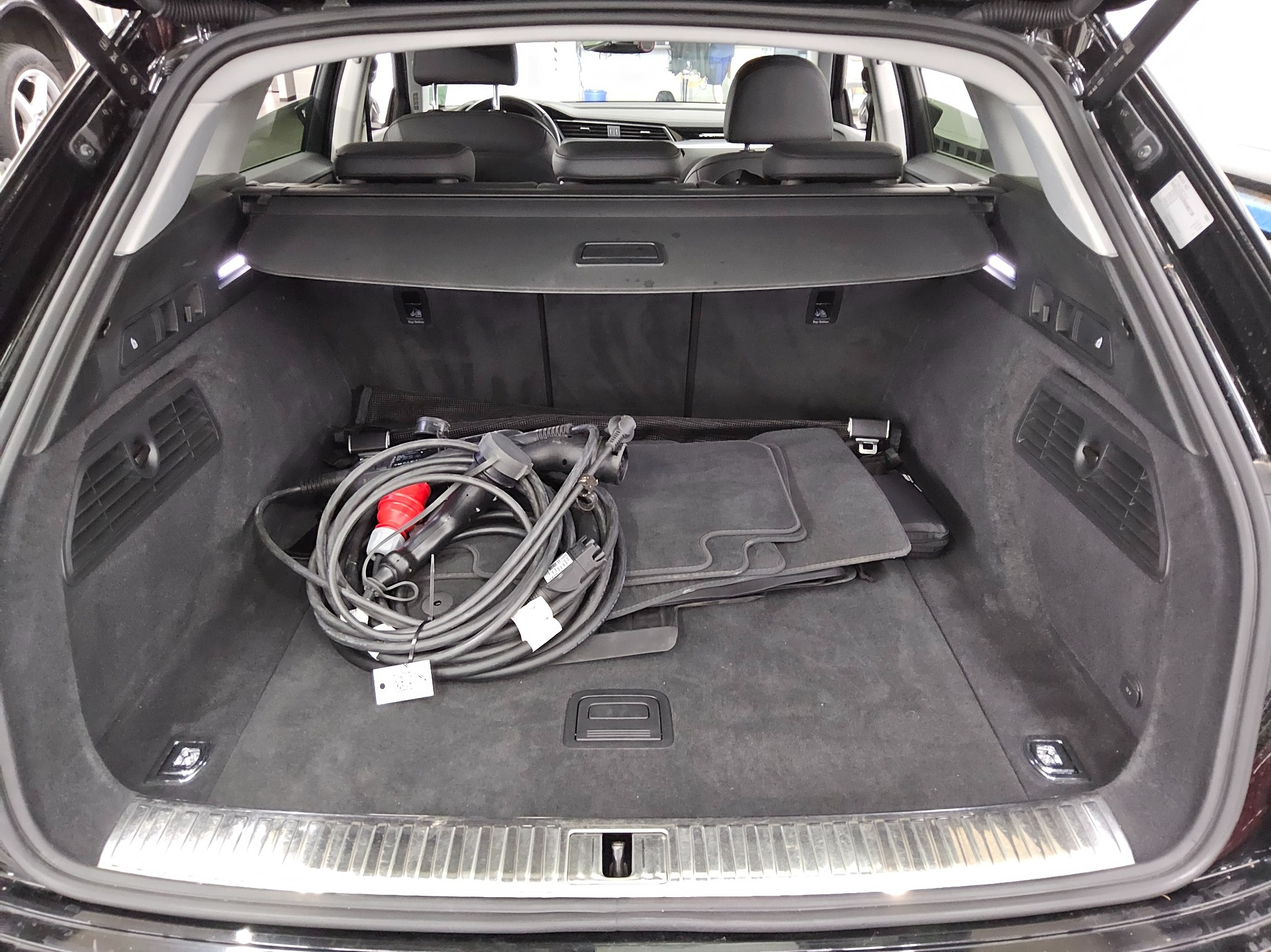 Audi e-tron advanced Leder Navi LED vc 12