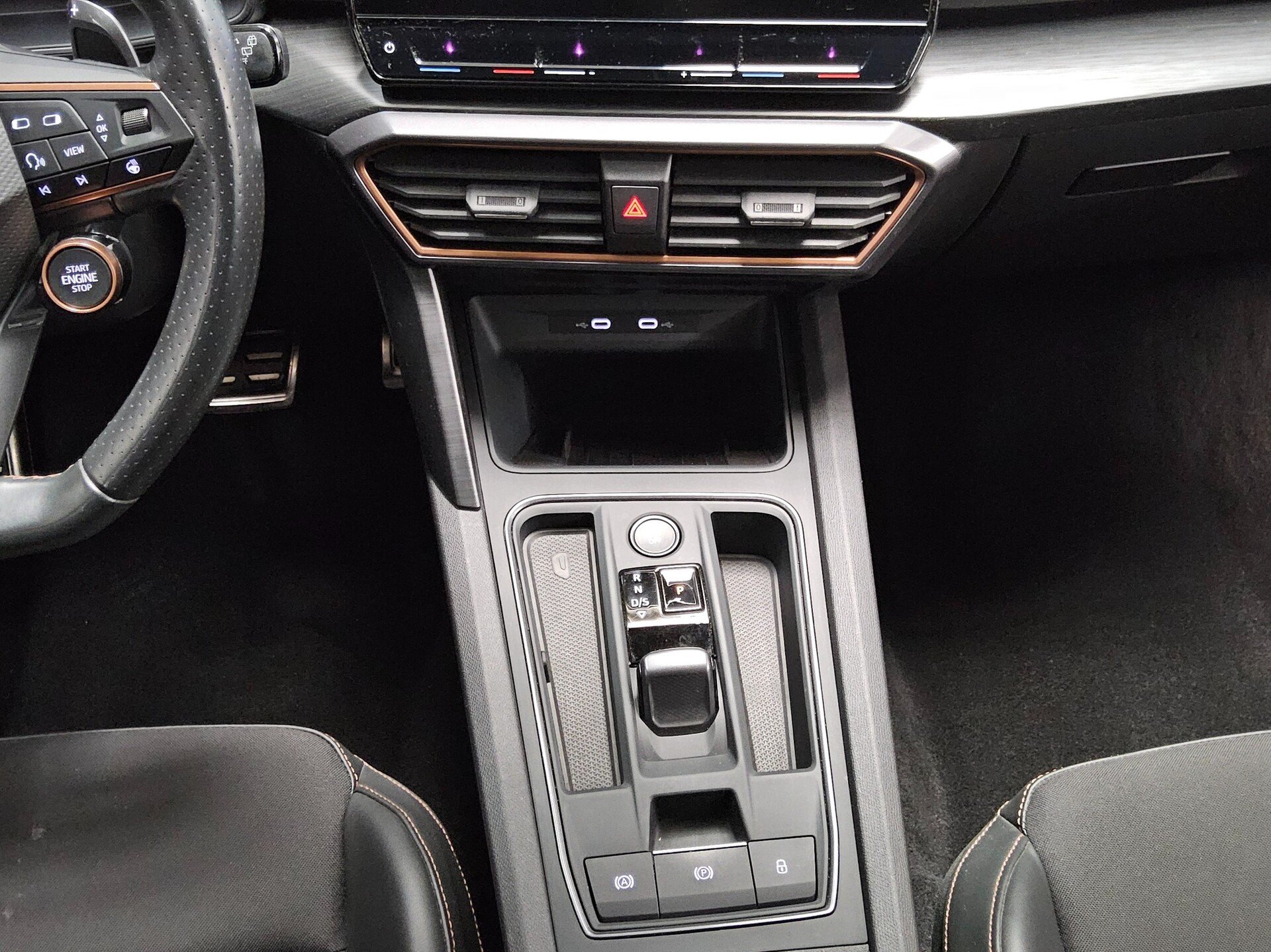 Cupra Leon Sportstourer 2.0 TSI 4Drive VZ Navi Pano vc 6