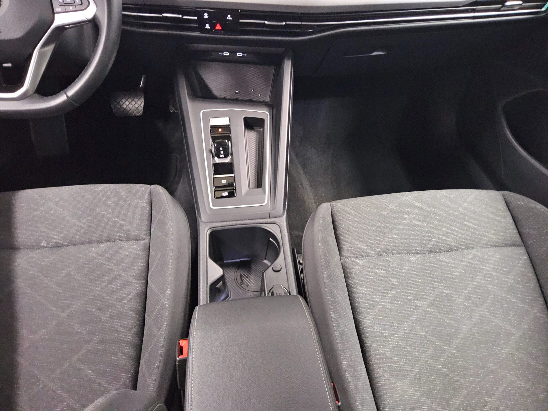 Volkswagen Golf-8 Var. 2.0 TDI Life Navi LED AID 6