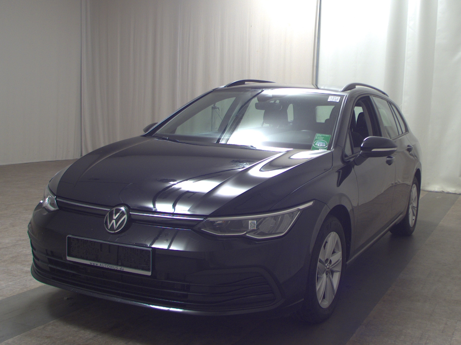 Volkswagen Golf-8 Var. 2.0 TDI Life Navi LED AID 2