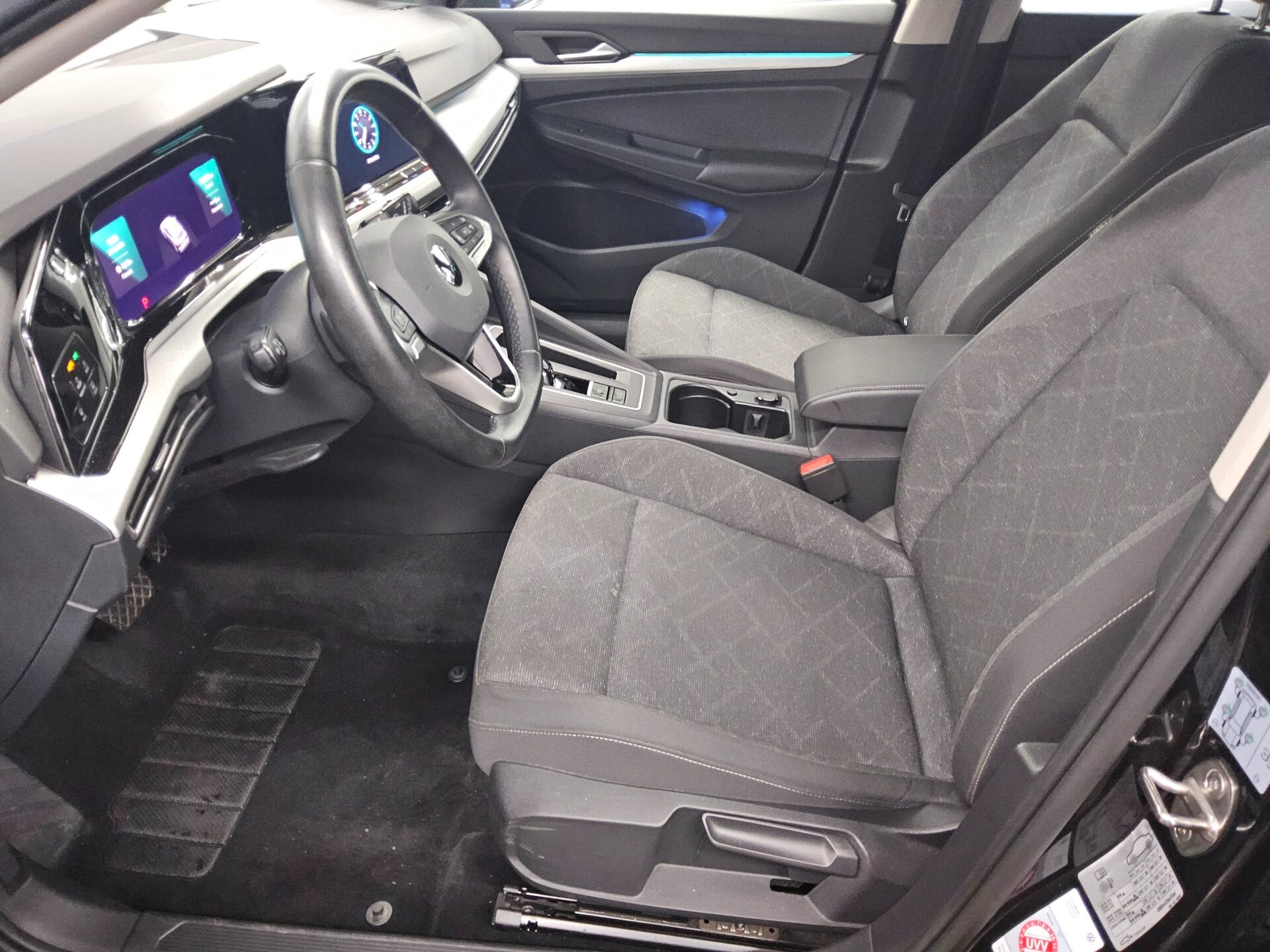 Volkswagen Golf-8 Var. 2.0 TDI Life Navi LED AID 9