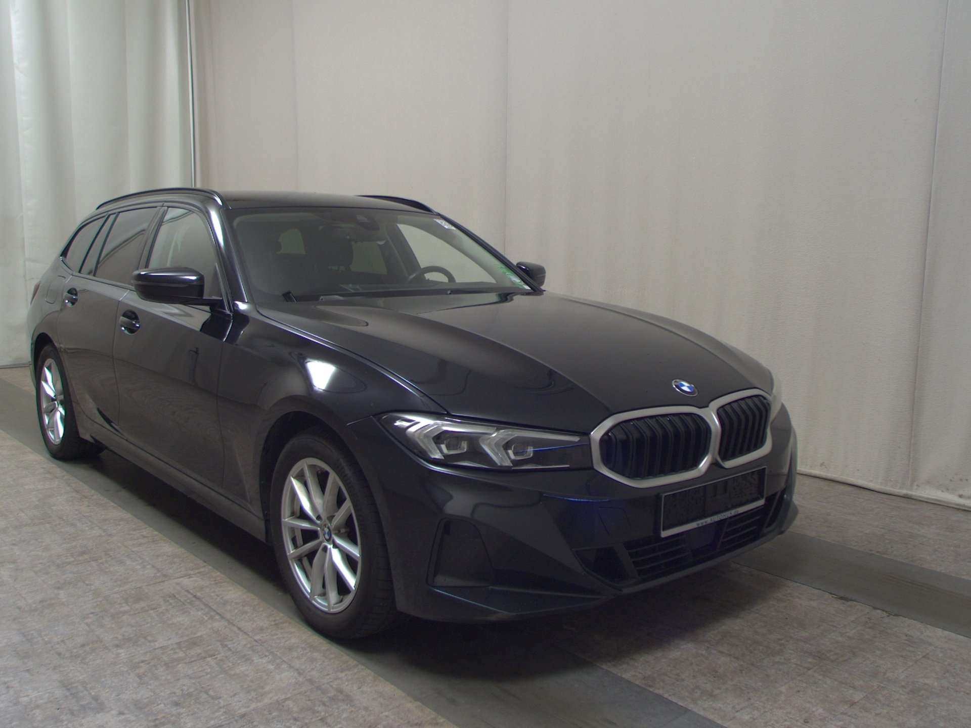 BMW 320dA Touring Navi LED Curved HuD AHK ACC Shz 3