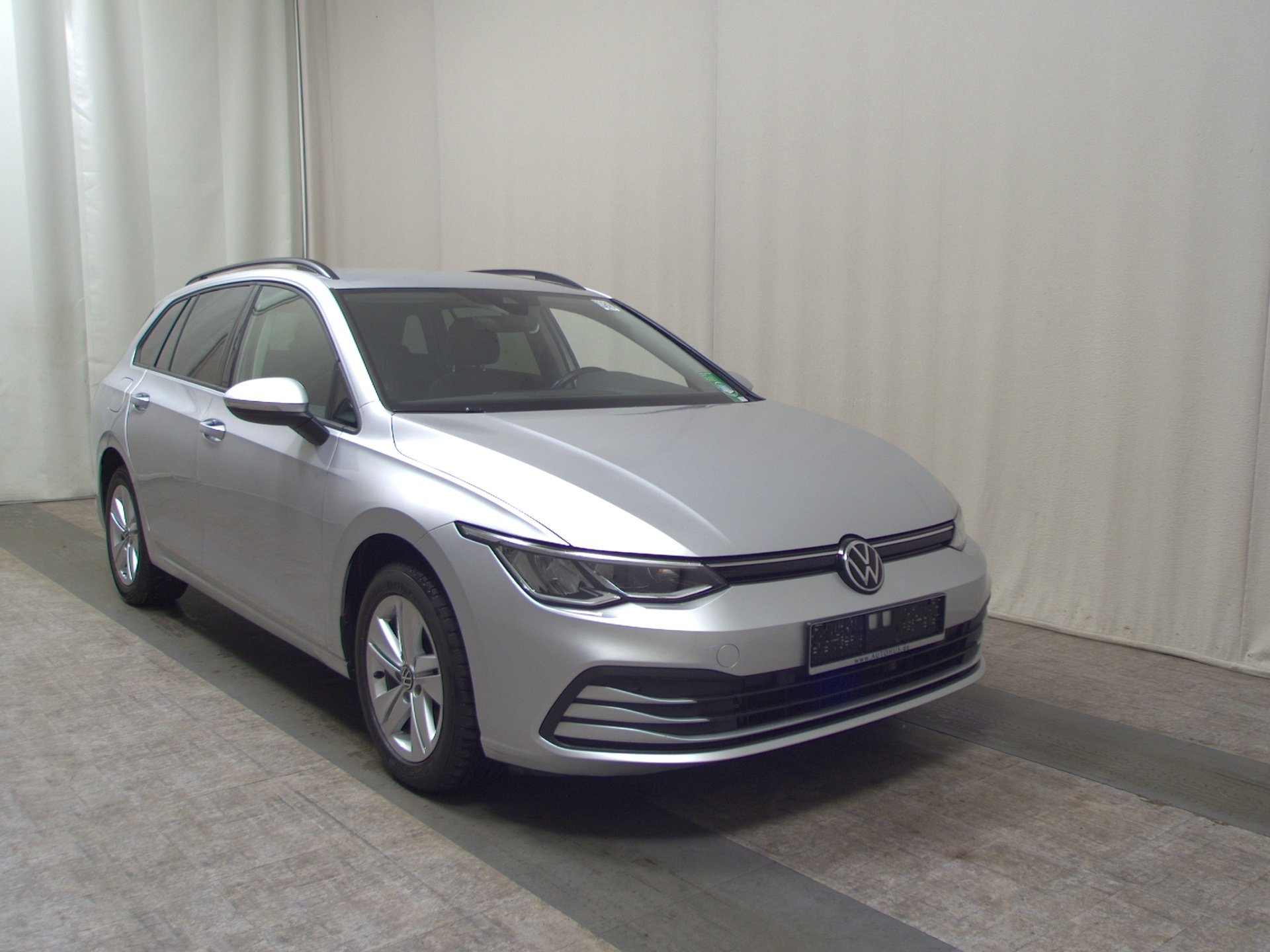 Volkswagen Golf-8 Var. 2.0 TDI Life Navi LED RfK ACC Shz 3