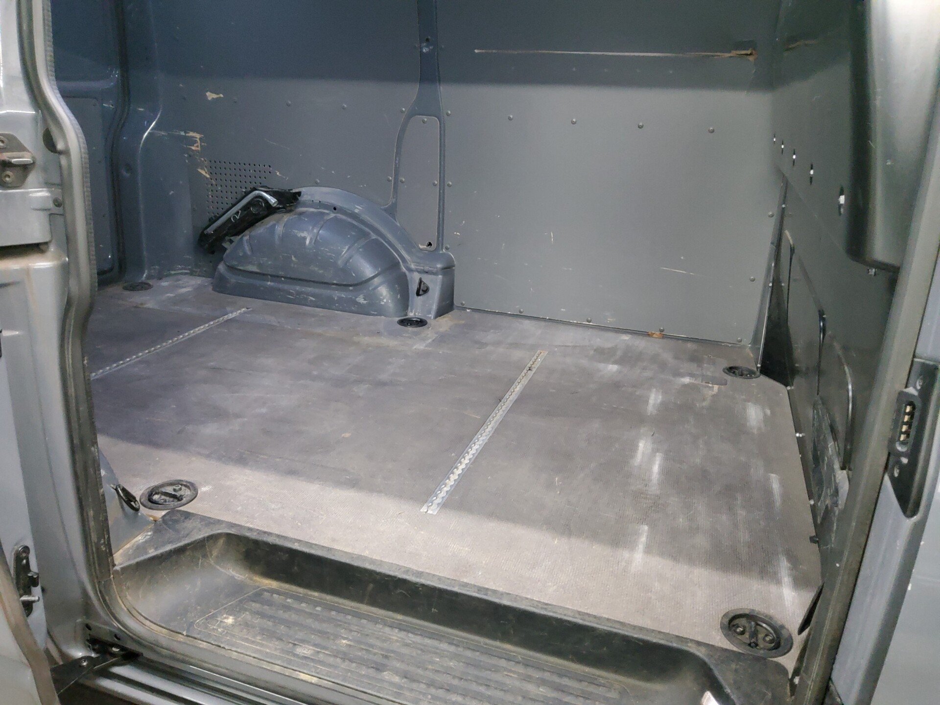 Volkswagen T6.1 2.0 TDI 4M Kasten AHK PDC Tempomat 12