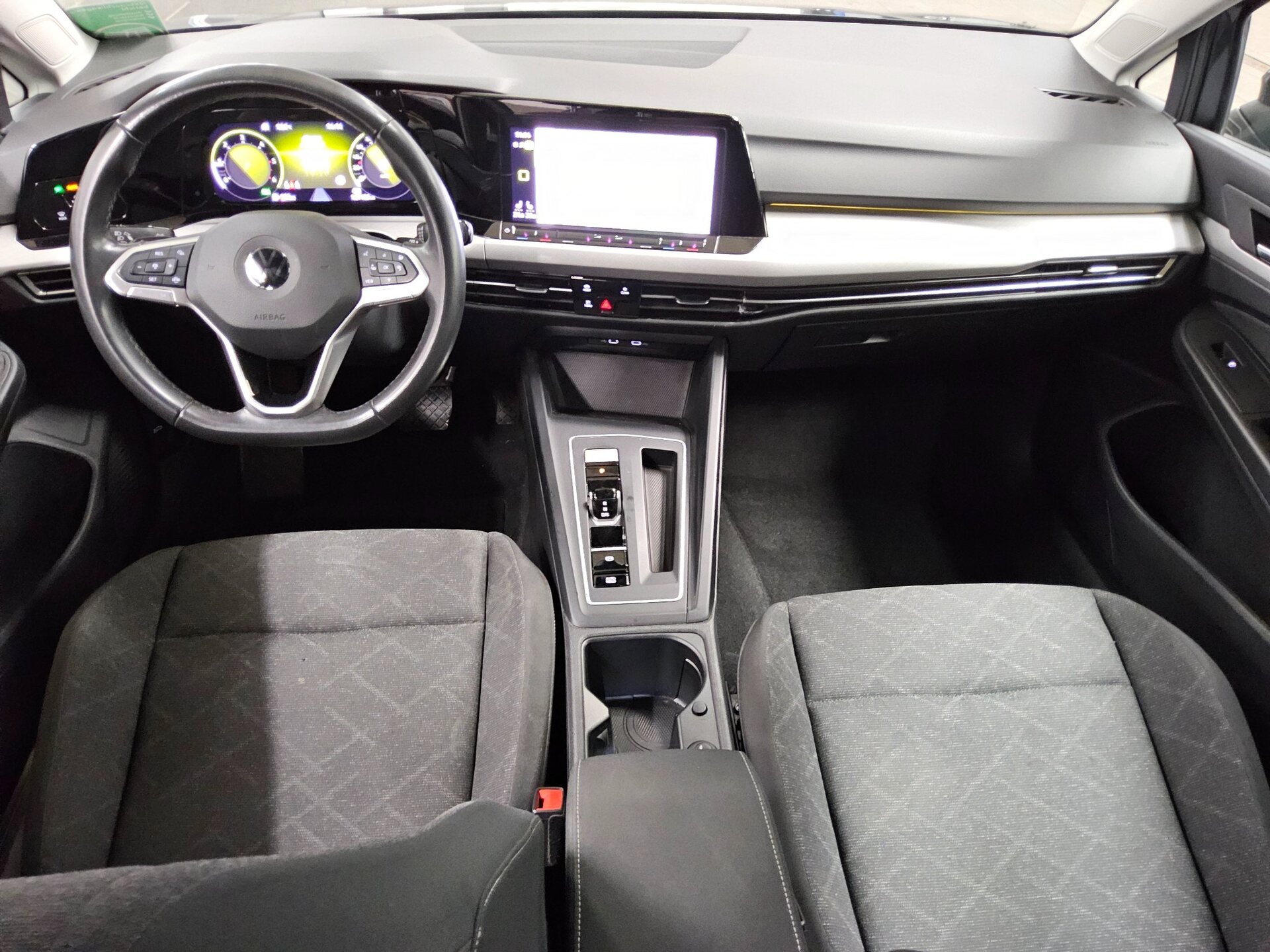 Volkswagen Golf-8 Var. 2.0 TDI Life Navi LED DC AHK ACC 5
