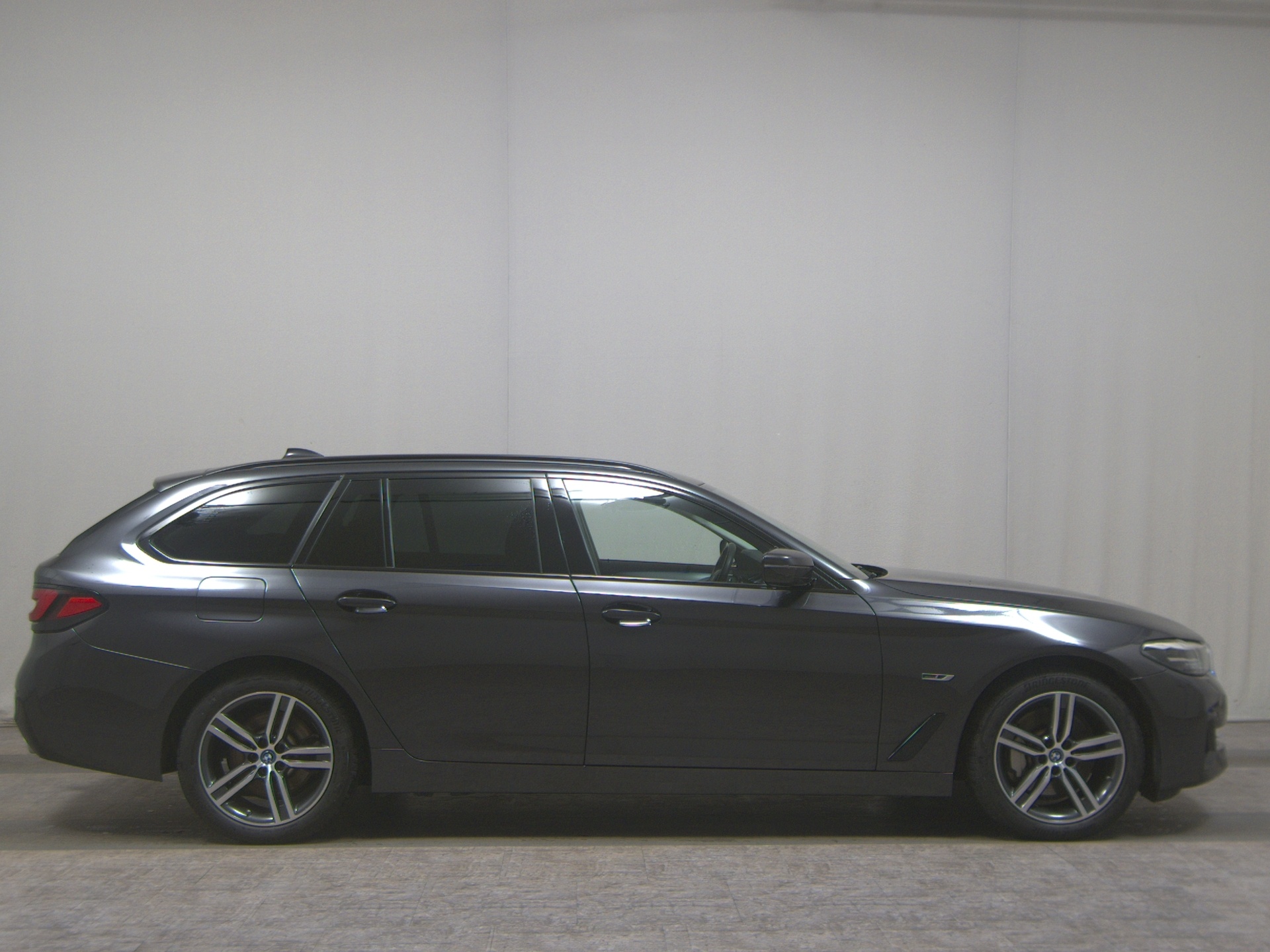 BMW 530e Touring xDr Navi LED Leder AHK RFK Shz PDC