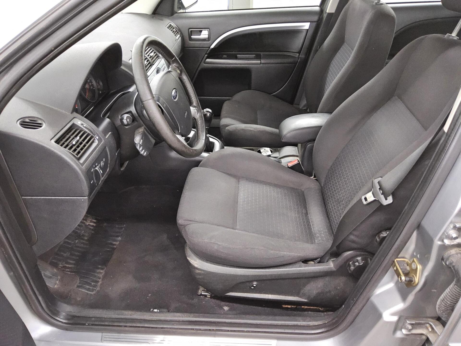 Ford Mondeo Turnier 1.8 Navi Klima HU 01/28 8