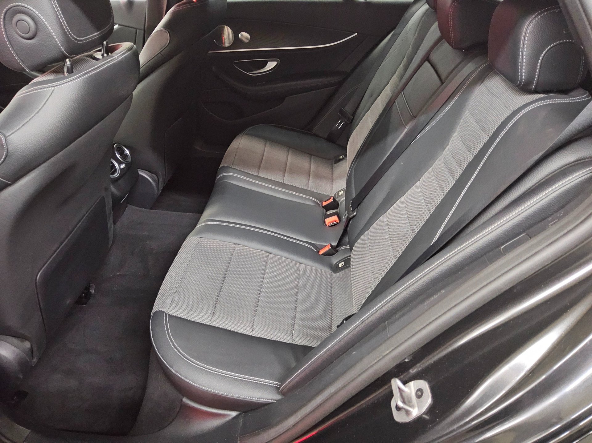 Mercedes-Benz E 300 T de 4M Avantgarde Night Nav HuD Burmester 13