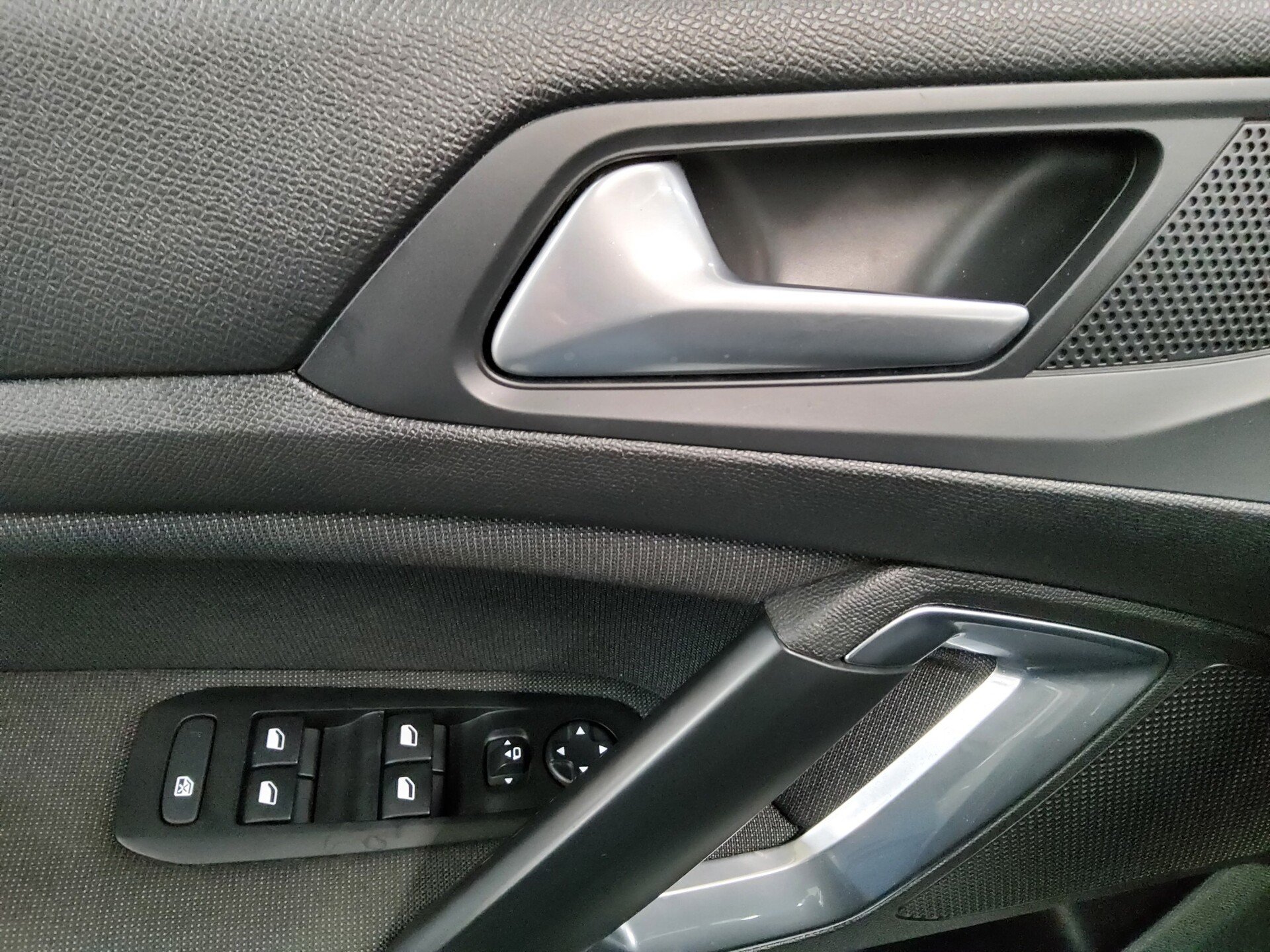Peugeot 308 1.5 BlueHDI Allure Navi DigiTacho T-Leder 10