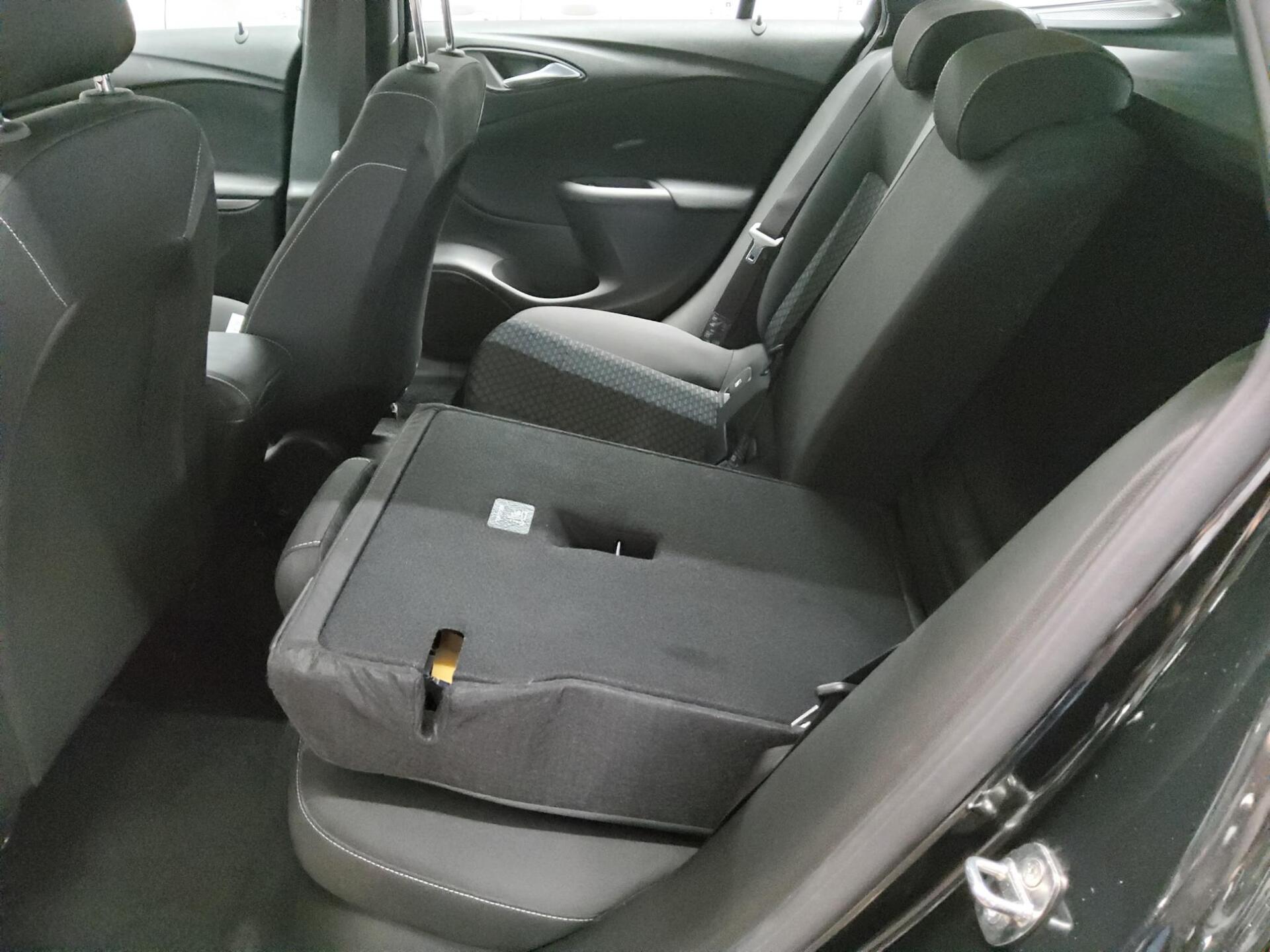 Opel Astra ST 1.5 D Edition Navi PDC SHZ 12