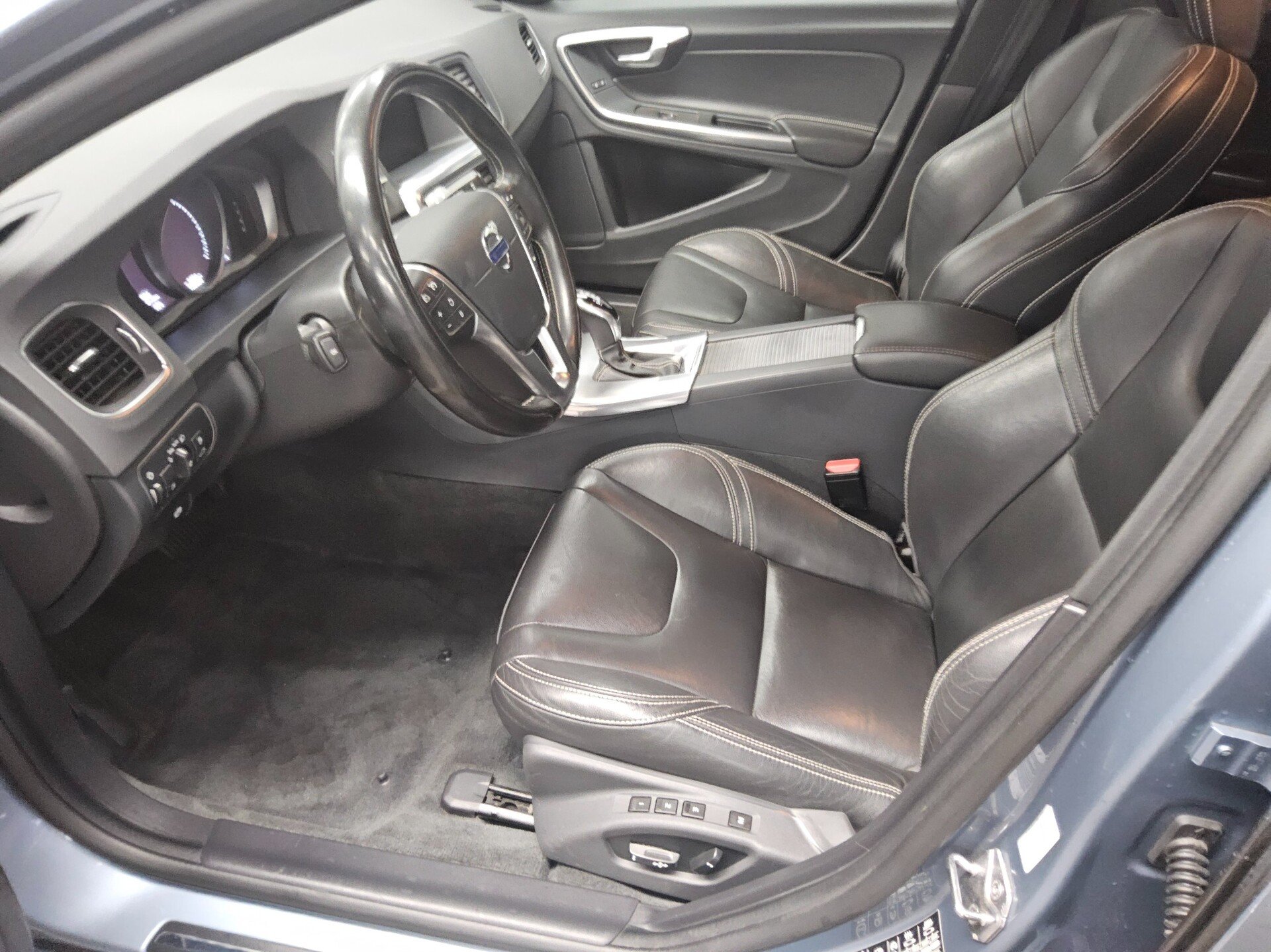 Volvo V60 D3 Kinetic Leder Navi Xenon PDC Shz Memory 8