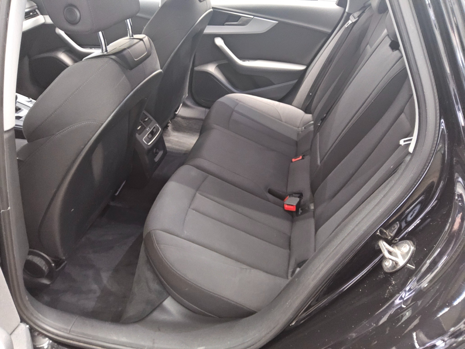 Audi A4 Avant 2.0 TDI advanced Navi+ LED vc RfK AHK 13