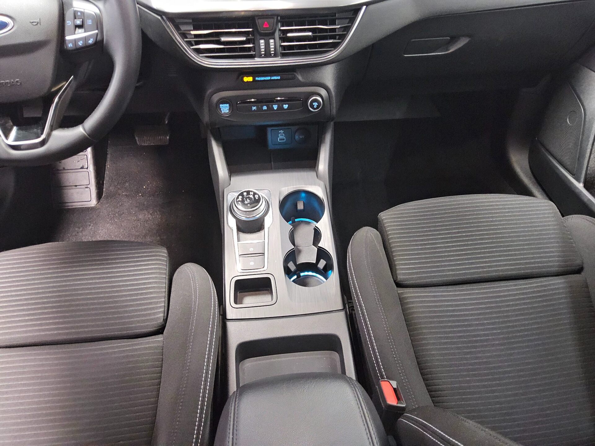 Ford Focus Turnier 1.5 EB Titanium Navi LED PDC 6
