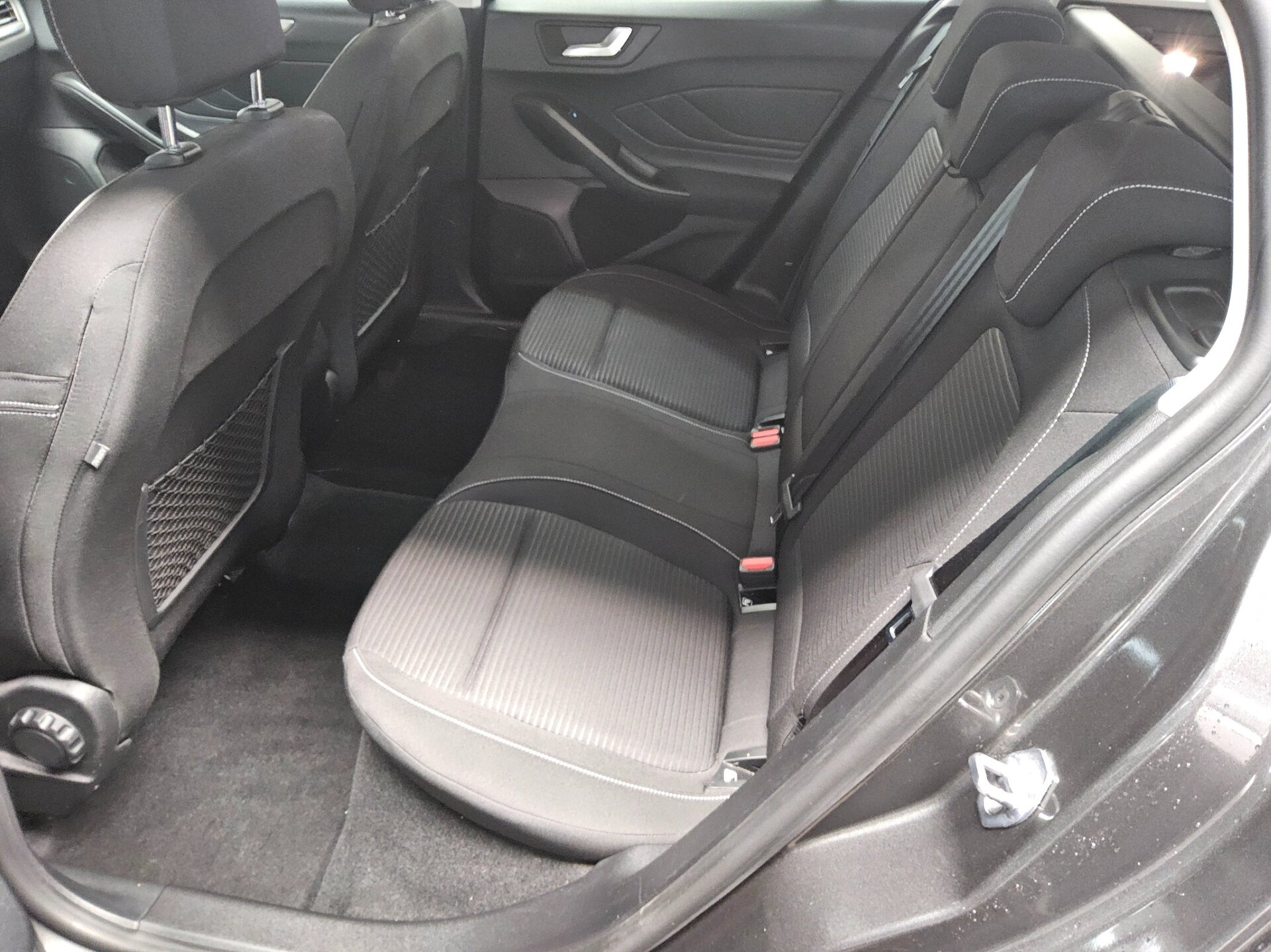 Ford Focus Turnier 1.5 EB Titanium Navi LED PDC 13
