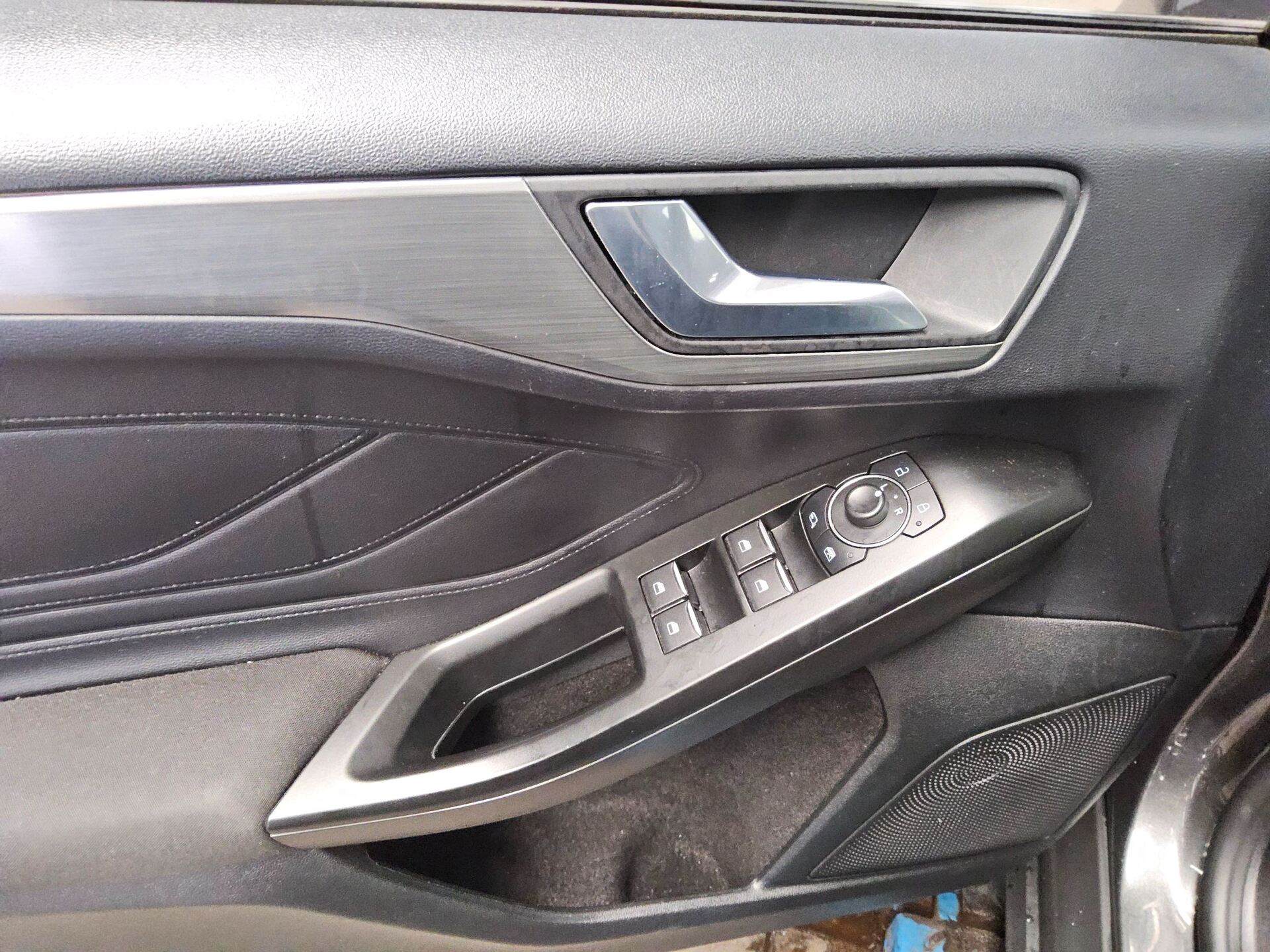 Ford Focus Turnier 1.5 EB Titanium Navi LED PDC 9